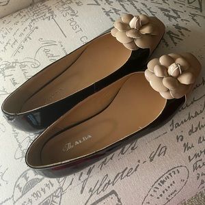 The Alba made in Italy flats completely new.
